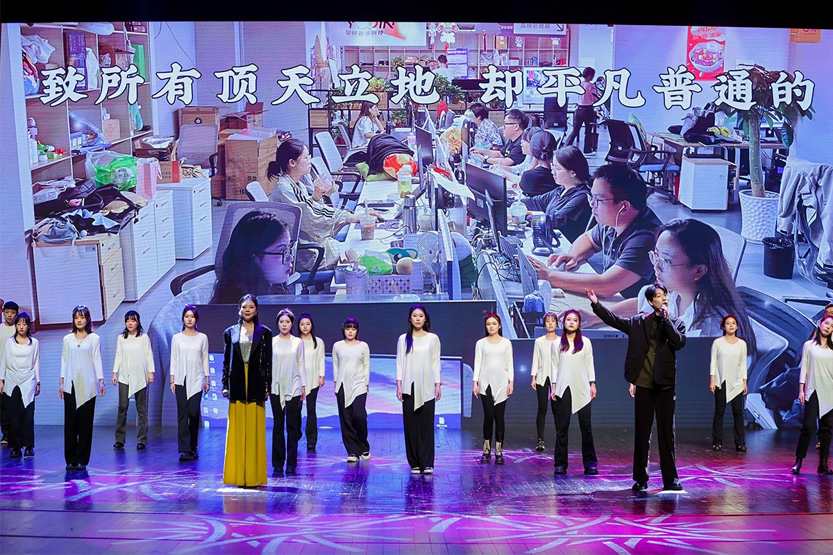 歌曲表演《當(dāng)你的名字又響起》